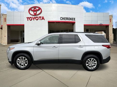 Used 2020 Chevrolet Traverse LT w/ Driver Confidence II Package AWD/4WD image 8