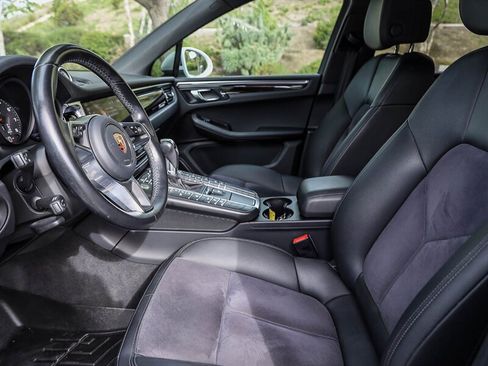 Used 2020 Porsche Macan AWD/4WD image 24