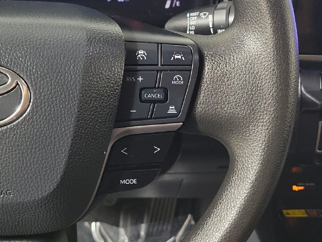 Used 2025 Toyota Camry Hybrid FWD image 25