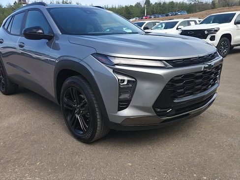 Used 2024 Chevrolet Trax ACTIV w/ Sunroof Package image 14