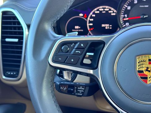 Used 2021 Porsche Cayenne S image 31