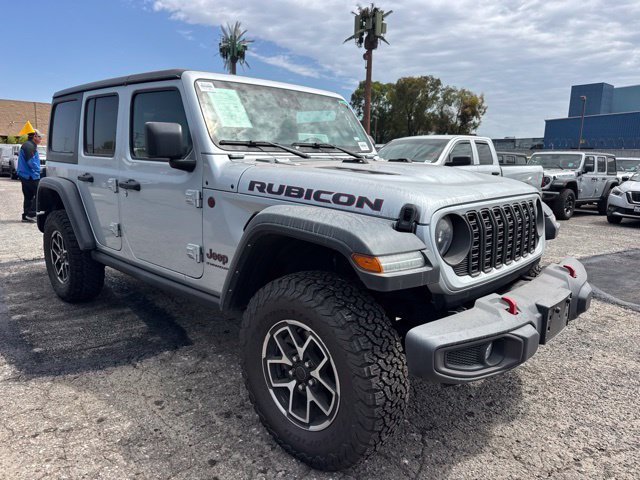 Used 2024 Jeep Wrangler Unlimited Rubicon AWD/4WD image 3