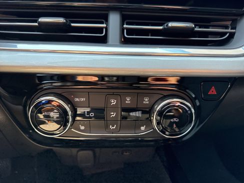 New 2026 Chevrolet Trax LT w/ Sunroof Package image 21