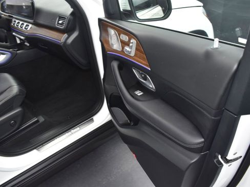 Used 2025 Mercedes-Benz GLS 450 4MATIC image 18