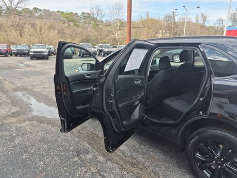 Used 2024 Ford Edge SE w/ Black Appearance Package image 12