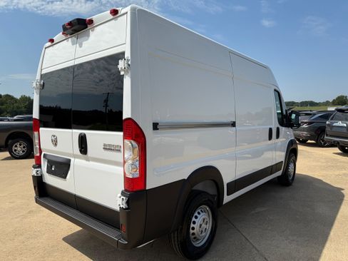 New 2025 RAM ProMaster 2500 w/ Convenience Group image 4