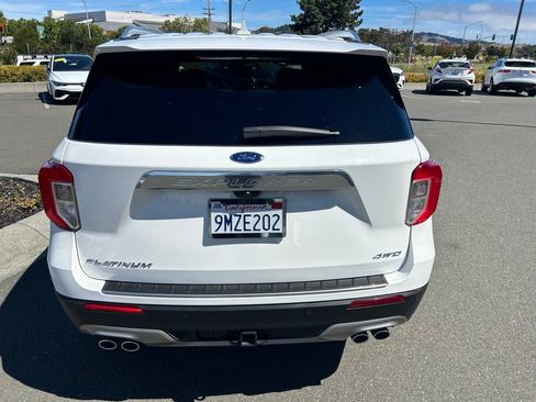 Used 2023 Ford Explorer Platinum w/ Technology Package AWD/4WD image 4