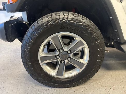 Used 2021 Jeep Wrangler Unlimited Sahara AWD/4WD image 22