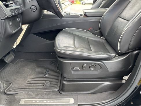 Used 2021 Cadillac Escalade Premium Luxury w/ LPO, Illumination Package image 24