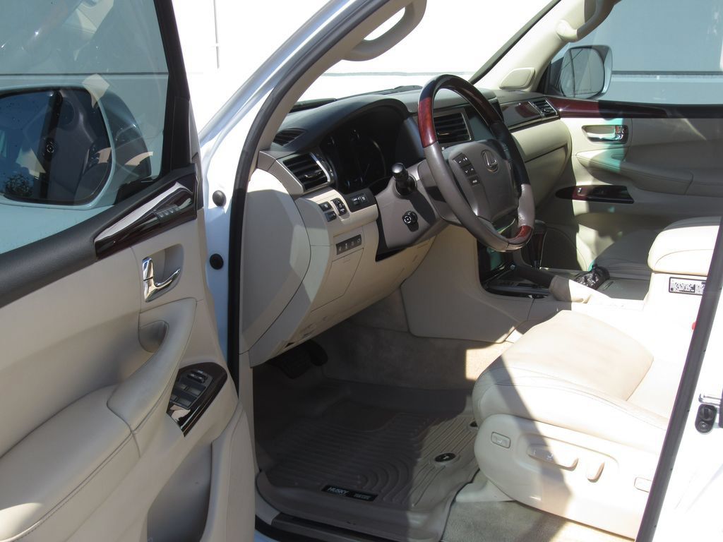 Used 2015 Lexus LX 570 4WD w/ Luxury Package image 8