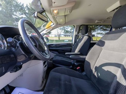 Used 2018 Dodge Grand Caravan SE w/ UConnect Hands-Free Group FWD image 12
