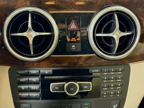 Used 2015 Mercedes-Benz GLK 350 4MATIC image 15