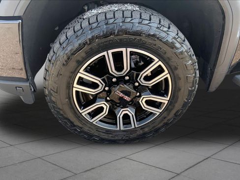 Used 2023 GMC Sierra 2500 AT4 w/ AT4 Premium Plus Package AWD/4WD image 11