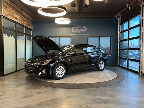 Used 2020 Hyundai Elantra SE FWD image 24