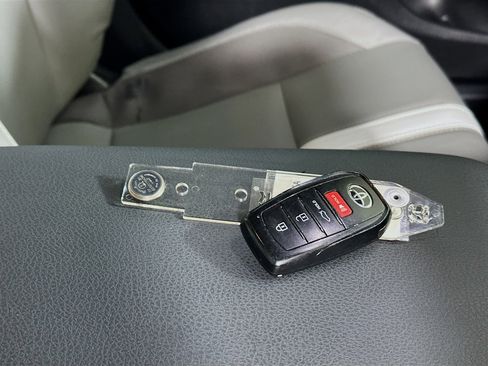 Used 2025 Toyota Camry SE w/ Convenience Package FWD image 33