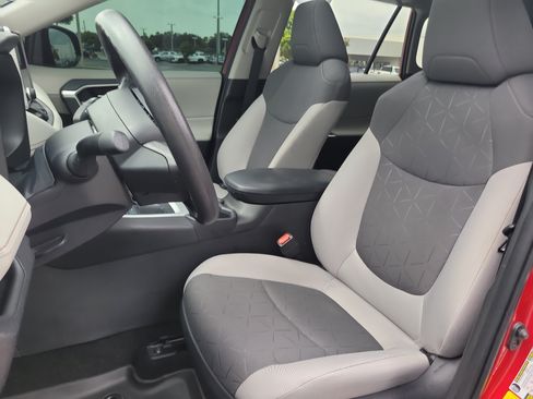 Certified 2025 Toyota RAV4 XLE w/ Convenience Package FWD image 21