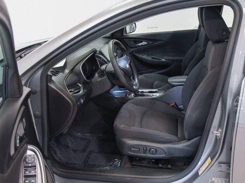 Used 2023 Chevrolet Malibu LT image 2