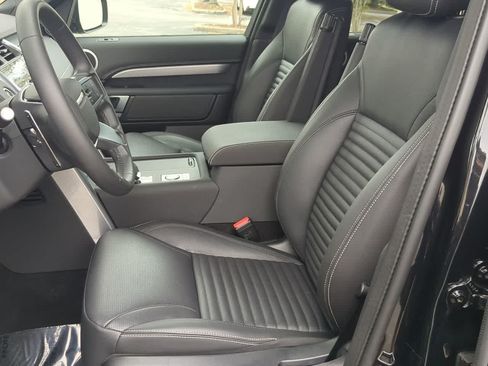 Used 2025 Land Rover Discovery Dynamic SE AWD/4WD image 17
