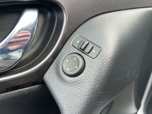 Used 2020 Nissan Rogue SV image 26