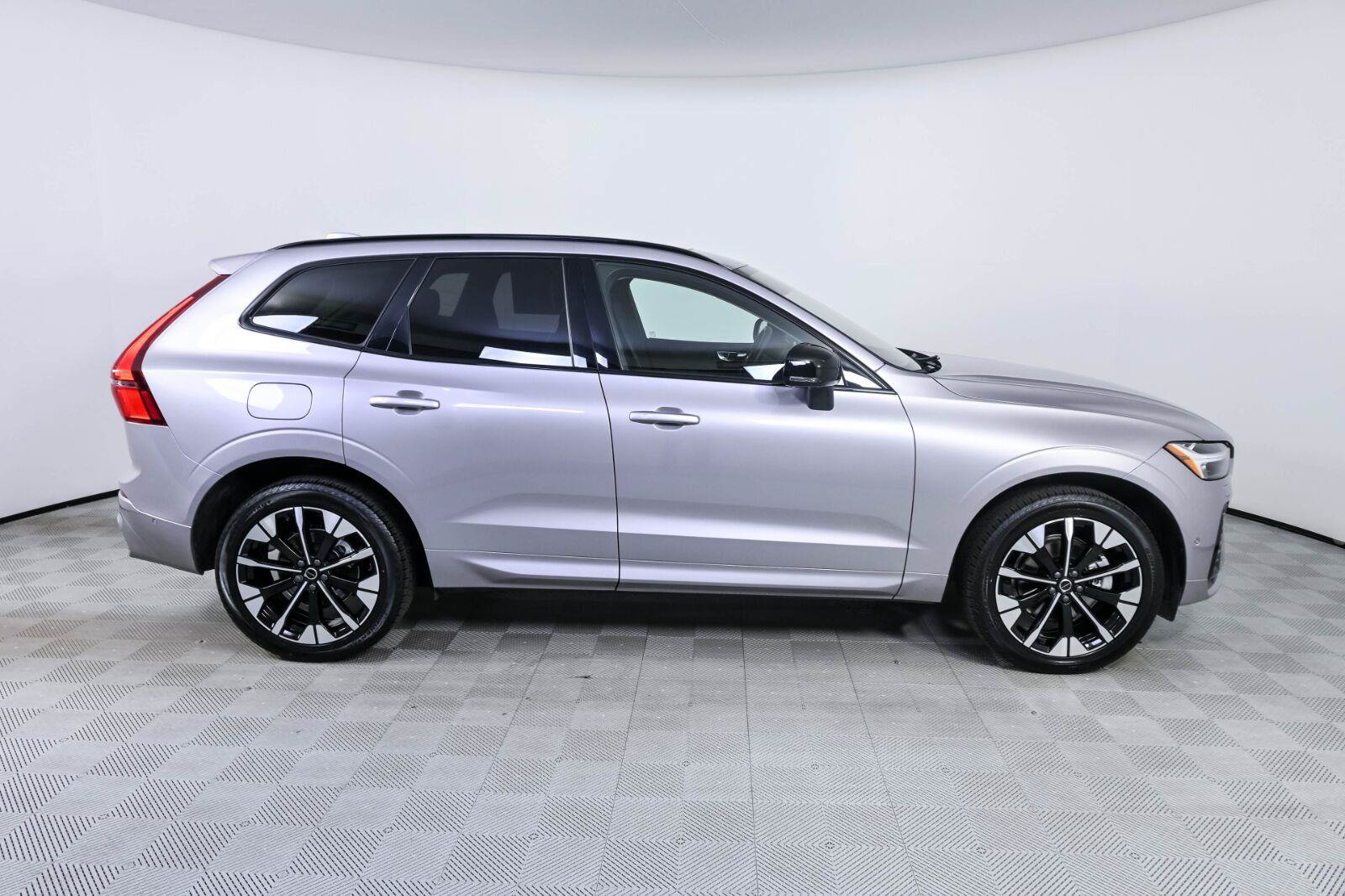Certified 2026 Volvo XC60 B5 Plus AWD/4WD image 24