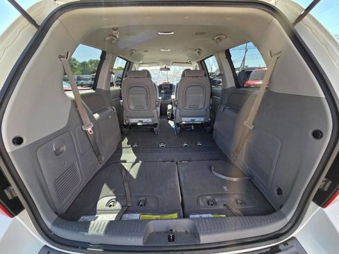 Used 2010 Kia Sedona LX FWD image 40