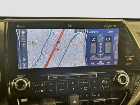 Used 2021 Toyota Highlander Limited AWD/4WD image 22