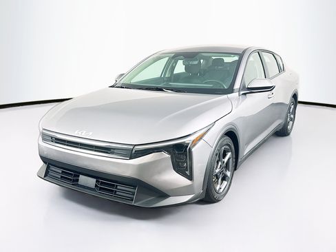 Used 2025 Kia K4 FWD image 3