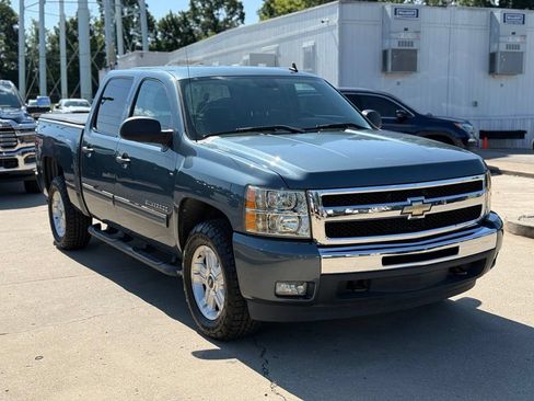 Used 2011 Chevrolet Silverado 1500 LT w/ All-Star Edition AWD/4WD image 4