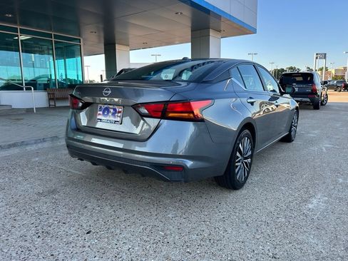 Used 2025 Nissan Altima 2.5 SV FWD image 4
