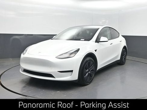 Used 2025 Tesla Model Y Long Range RWD image 1
