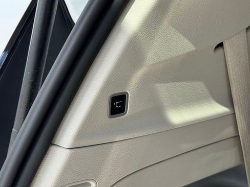 Used 2023 Chrysler Voyager LX FWD image 35