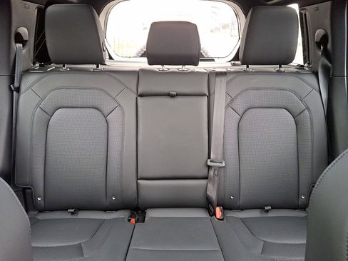 Certified 2025 Land Rover Defender 110 X-Dynamic SE image 13