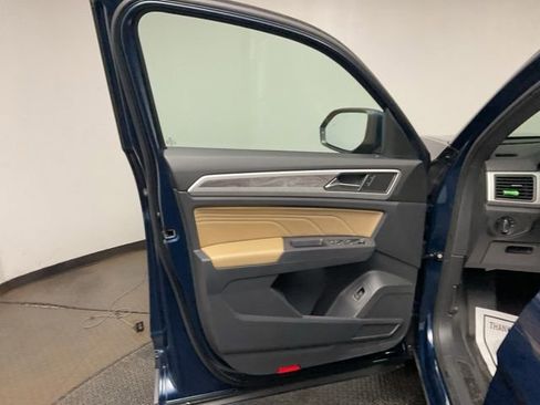 Used 2021 Volkswagen Atlas Cross Sport SE FWD image 10