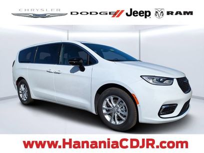New 2026 Chrysler Pacifica Select