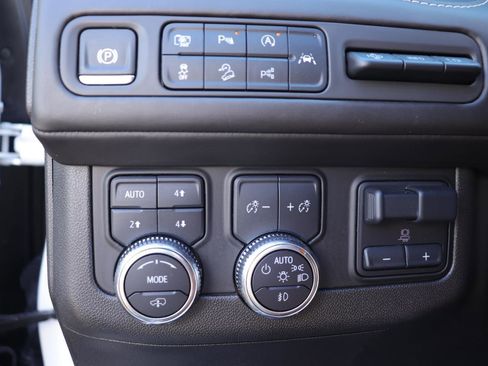 Used 2024 GMC Yukon Denali Ultimate AWD/4WD image 26