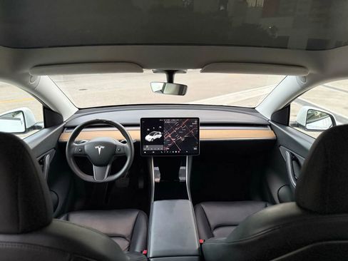 Used 2020 Tesla Model Y Long Range image 26
