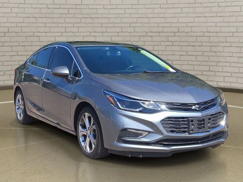Used 2018 Chevrolet Cruze Premier image 3
