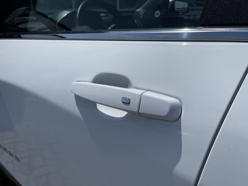 Used 2023 Chevrolet Equinox LT image 13