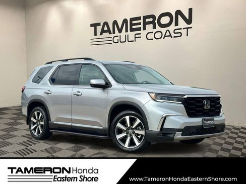 Used 2025 Honda Pilot Touring image 1