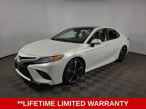 Used 2020 Toyota Camry XSE image 3