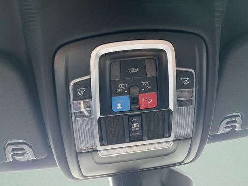 Used 2025 RAM 1500 Big Horn AWD/4WD image 16