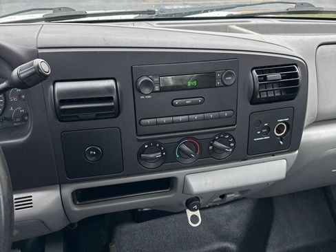Used 2005 Ford F250 4x4 Regular Cab Super Duty image 13