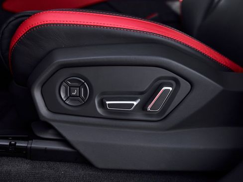Used 2025 Lamborghini Urus S AWD/4WD image 36