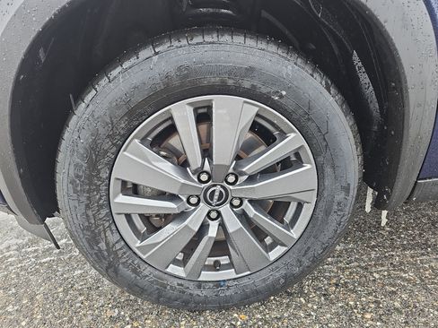 Certified 2025 Nissan Pathfinder SV image 12