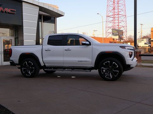 Used 2023 GMC Canyon Denali image 8