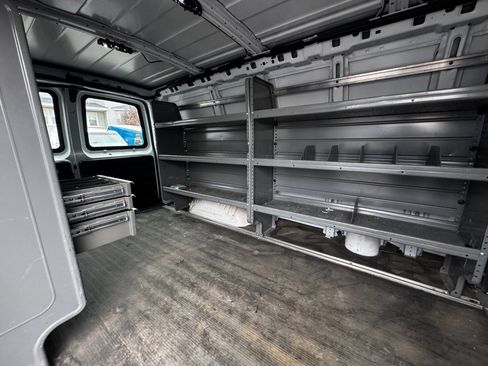 Used 2017 Chevrolet Express 2500 image 15