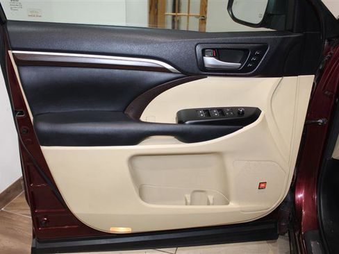 Used 2015 Toyota Highlander Limited AWD/4WD image 38