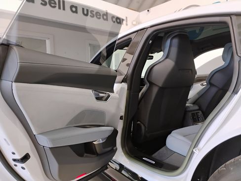 Used 2022 Audi e-tron GT Prestige w/ Prestige Package image 8