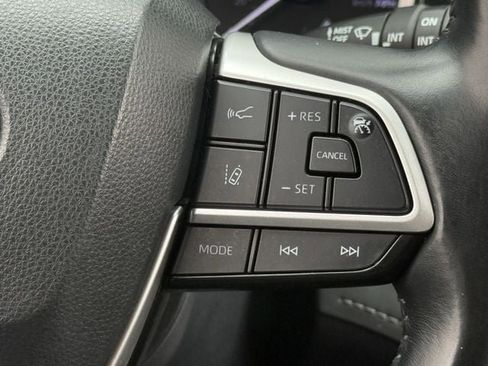 Used 2022 Toyota Highlander XSE FWD image 15