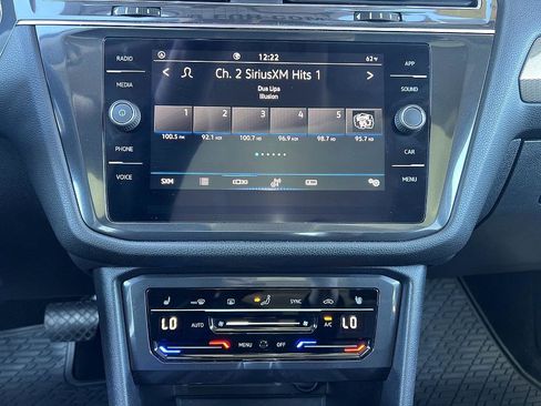Used 2022 Volkswagen Tiguan SE w/ Panoramic Sunroof Package image 22